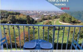Le panoramique - Parking, Tram A, Netflix